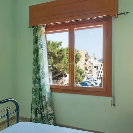 Lili Ερμούπολη